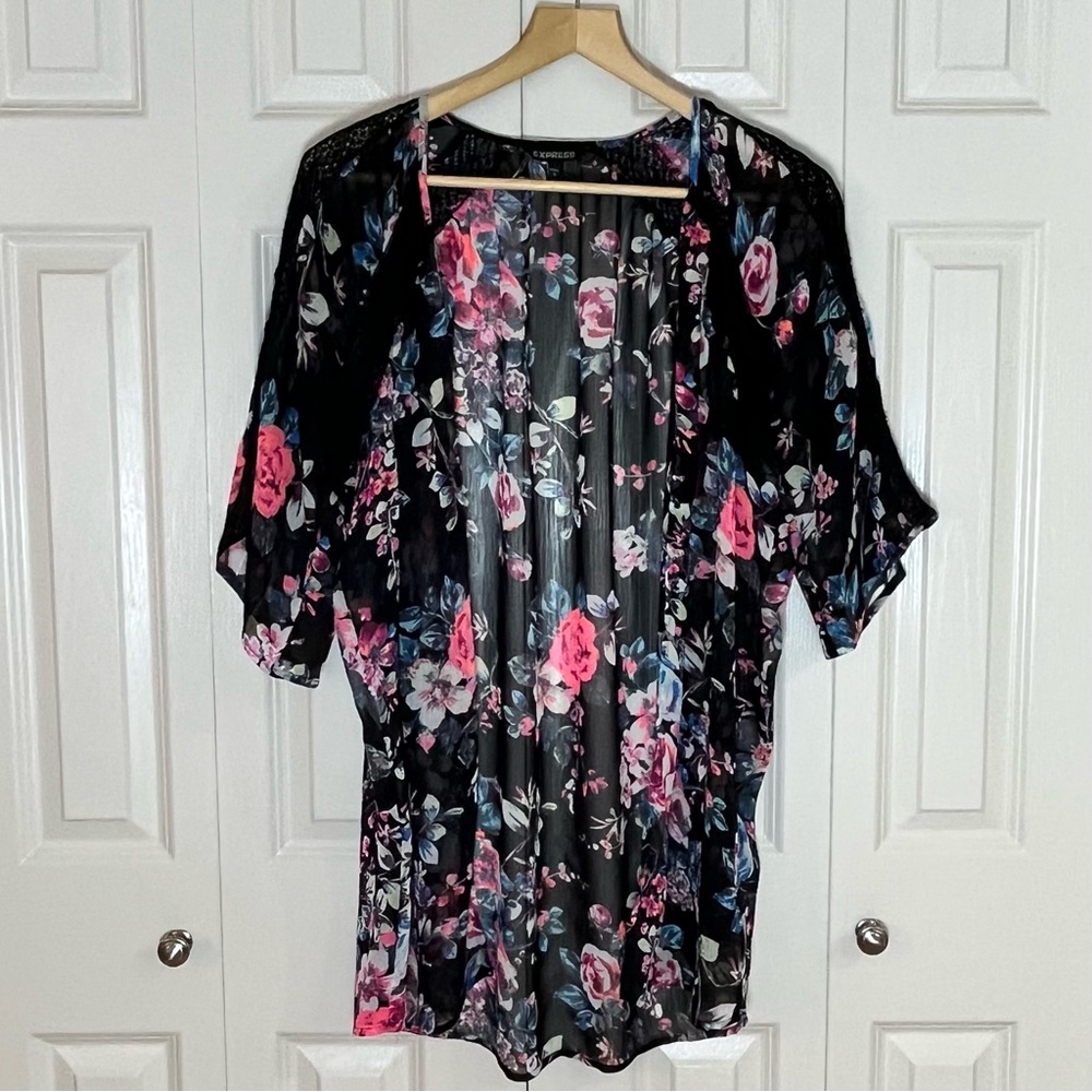 Express Women's Size Medium Kimono Cover Up Black Pink Floral Crochet Gardencore